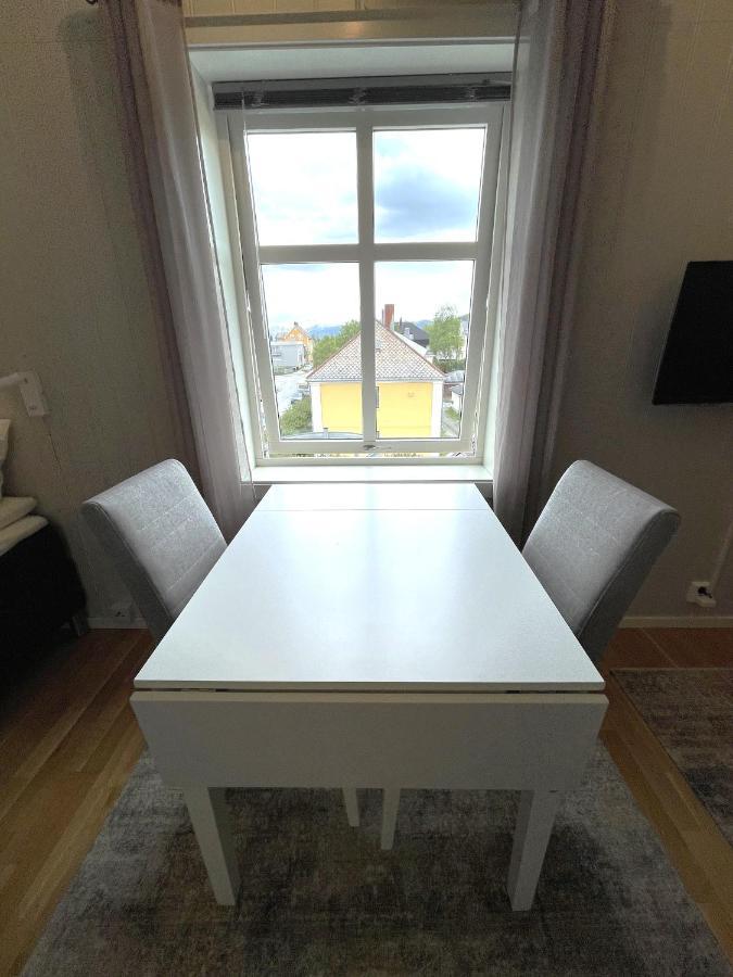 Presttind - Studio Apartment With Free Parking Narvik Bagian luar foto